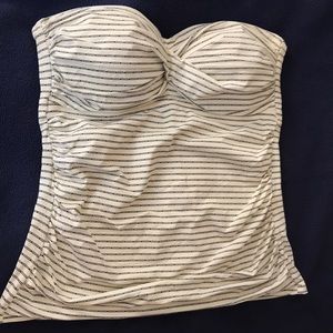 Bathing suit top off white with black lines👙